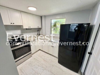 Foto del edificio - 669 Avenue B NW