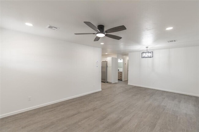 Foto del edificio - 533 Parkhill Cir