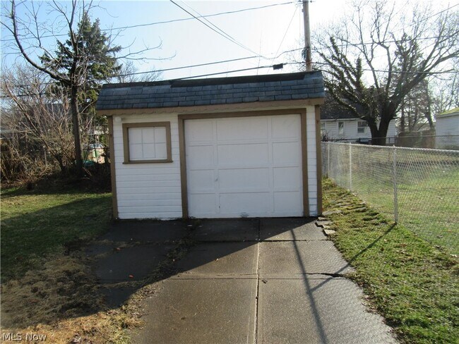 Foto del edificio - 4413 W 187th St