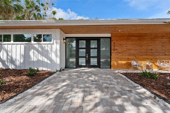 Building Photo - 4879 Commonwealth Dr