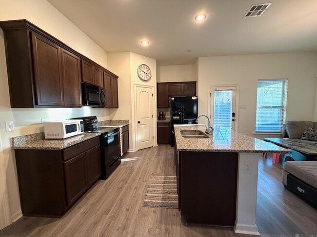 Foto del edificio - 40087 Trace Ave