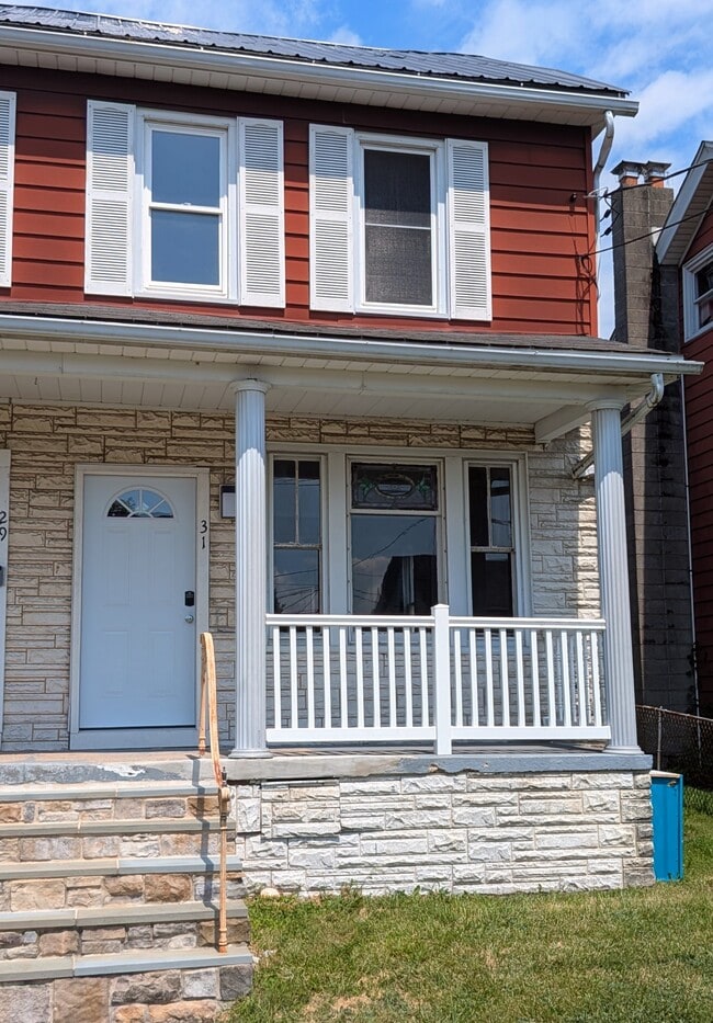 Building Photo - 31 2nd St