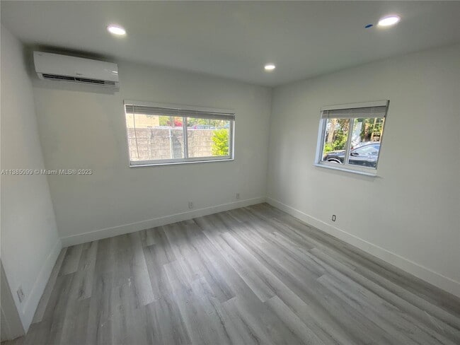 Building Photo - 3071 SW 27th Ave