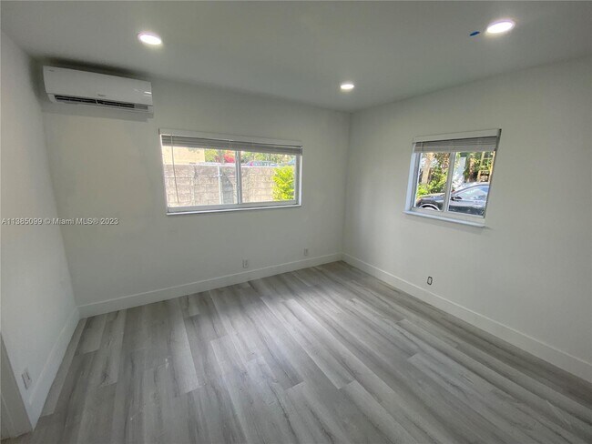 Foto del edificio - 3071 SW 27th Ave