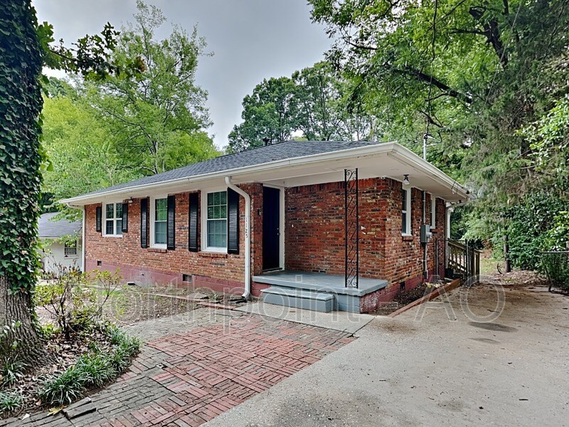 Primary Photo - 1125 Curtis Dr