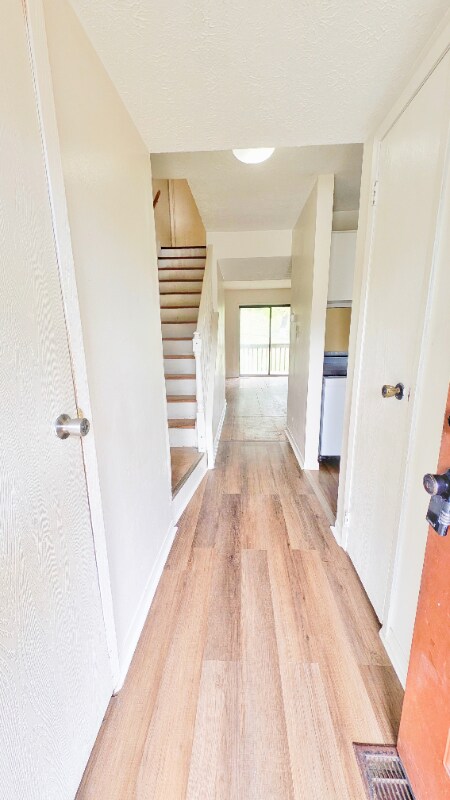 Foto del edificio - 533 E Graham Pl