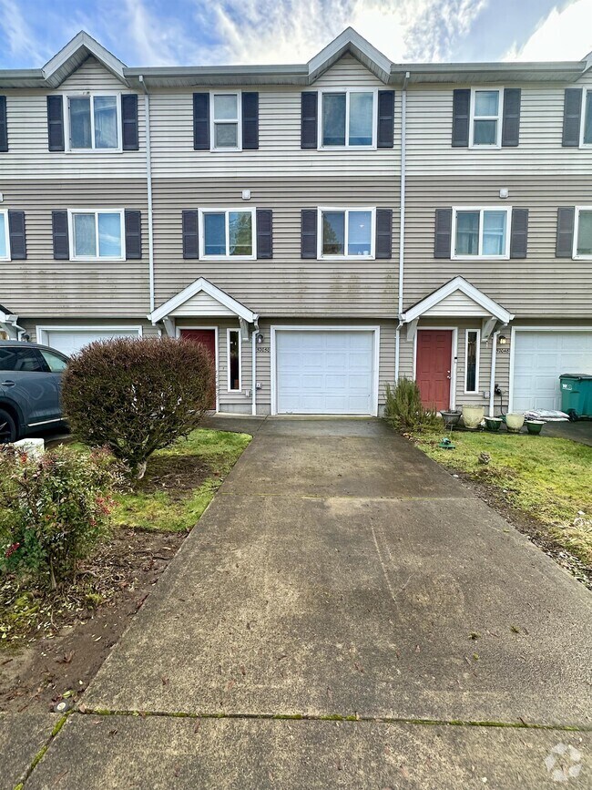 Kingsbrook Estates Apartments for Rent with Hardwood Floors Scappoose
