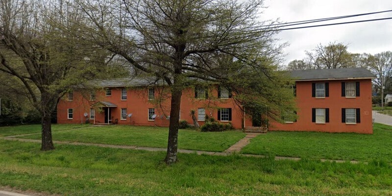 Primary Photo - 623 E Solomon St