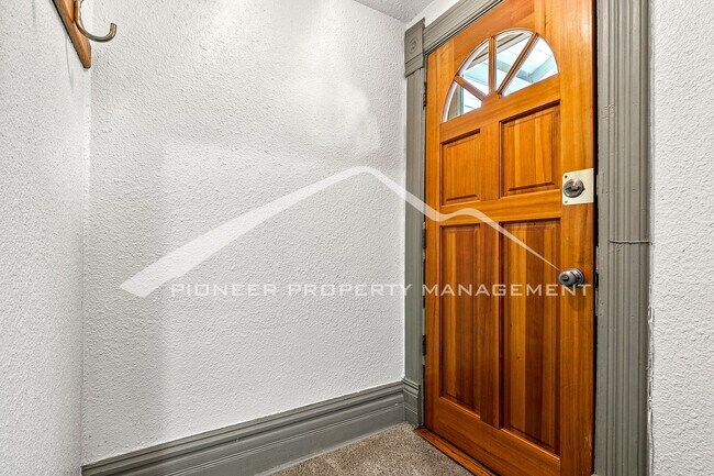 Building Photo - Charming 1890 Victorian Duplex with Mature...