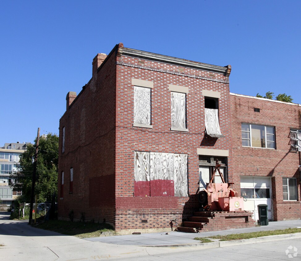 Primary Photo - 709 Kenyon St NW