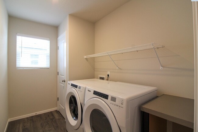 Building Photo - Newer Construction! 4 Bed/2.5 Bath Home