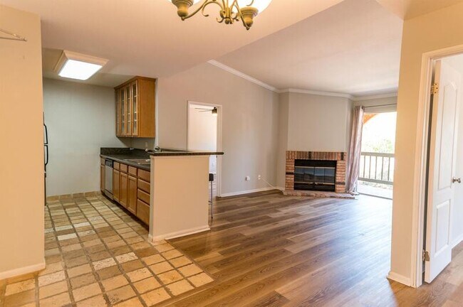 Building Photo - 7130 Shoreline Drive #1303