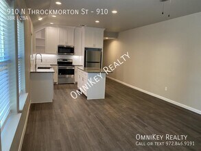Building Photo - 910-914 N Throckmorton St