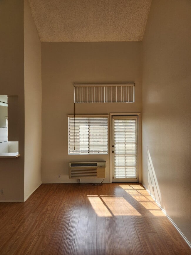 Building Photo - 132C