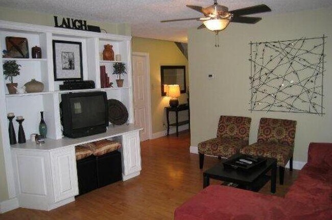 Foto del edificio - 3200 Trace Ct