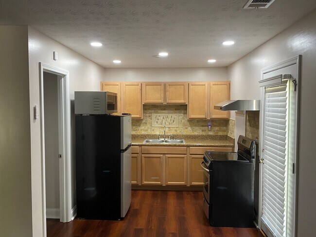 Building Photo - 515 Cole Creek Dr