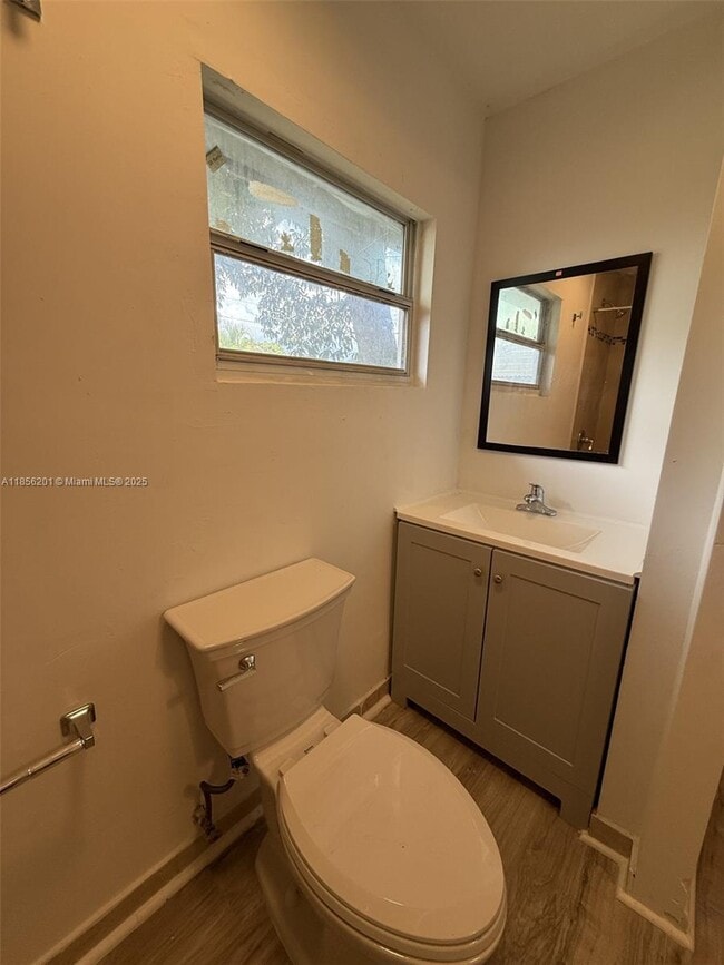 Foto del edificio - 3380 NW 8th Pl