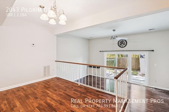 Building Photo - 2043 Pilgrim Dr