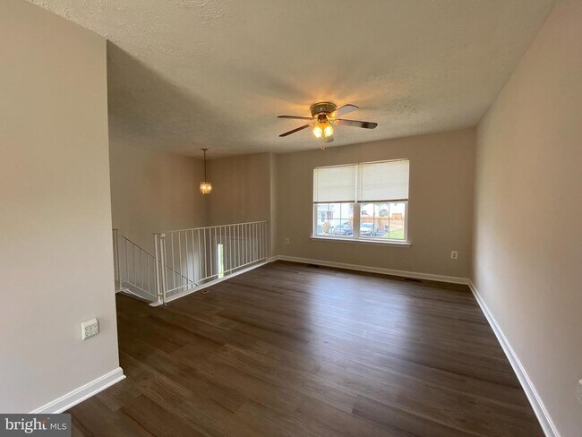 Foto del edificio - 4786 Calvert Dr