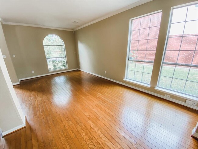 Building Photo - 2109 Spring Hollow Path