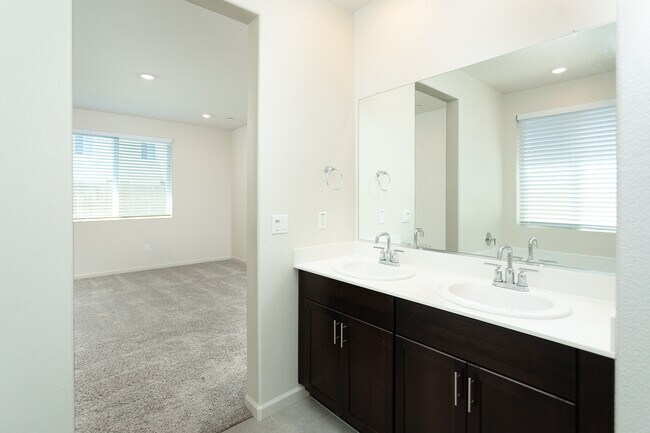 Building Photo - 2132 Sierra Pines Pl