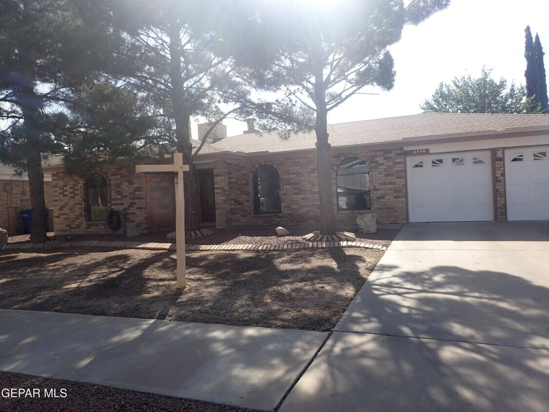 Foto principal - 11550 James Grant Dr