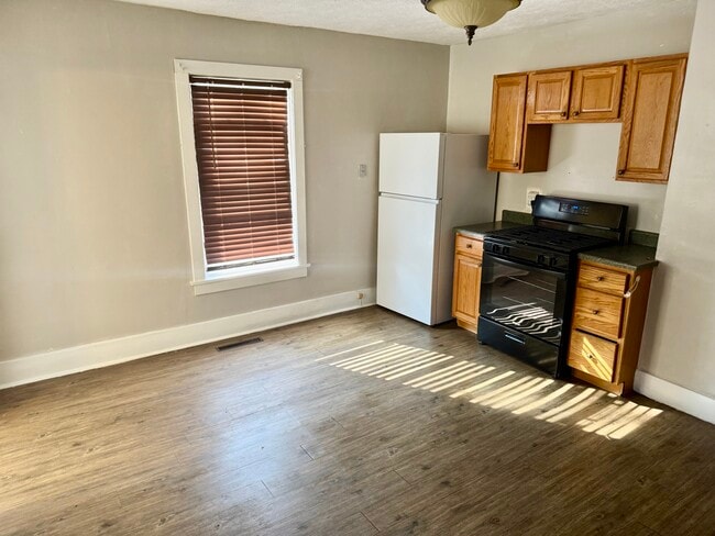 Kitchen - 514 Bellview St