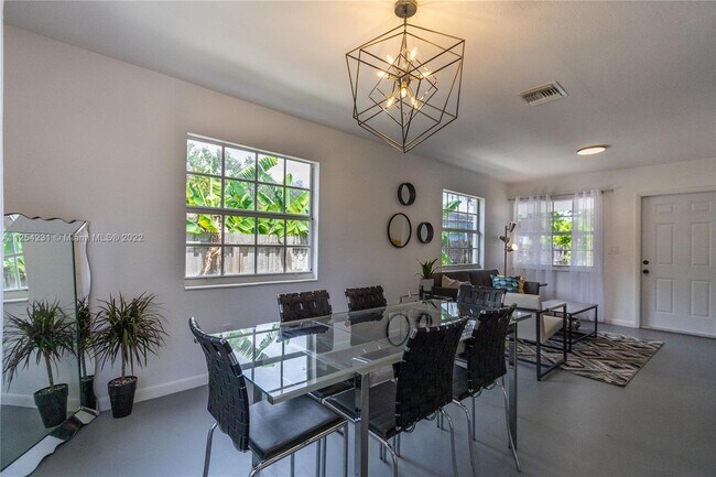 Building Photo - 518 NW 94th St