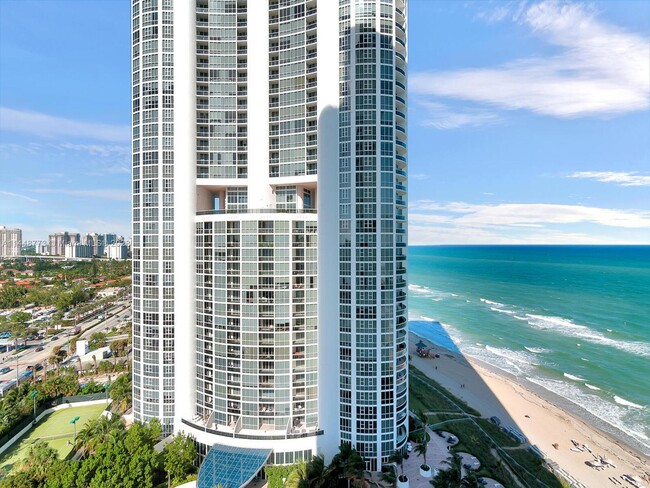 Foto del edificio - 18101 Collins Ave