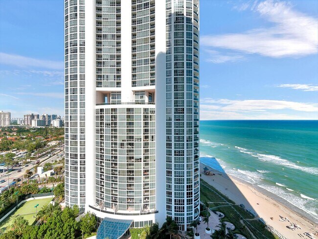 Building Photo - 18101 Collins Ave