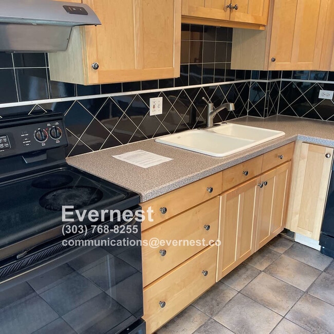 Building Photo - Cozy 2 Bed & 2 Bath Condo in Denver / Pet-...