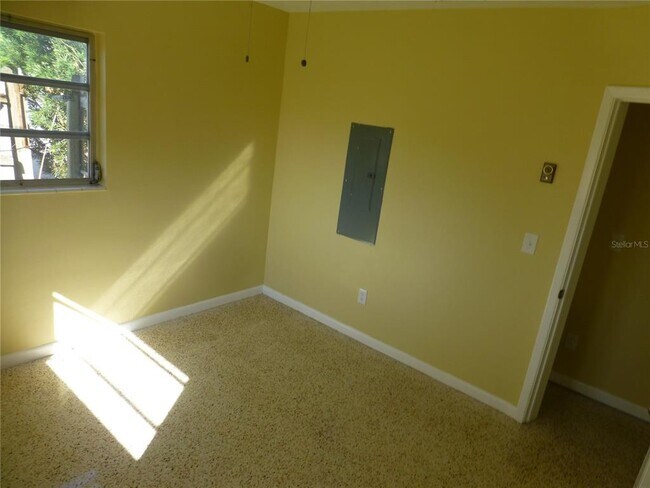 Building Photo - 1078 Oakwood Dr