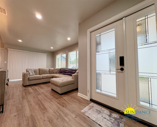 Building Photo - Freshly Painted & Updated 3BR Home in Mary...