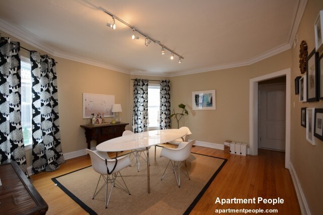 Foto del edificio - 4942 N Washtenaw Ave