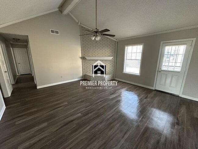 Foto del edificio - 5936 Blackrock - Available Now!