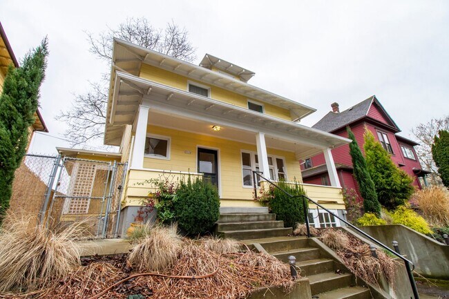 Foto del edificio - Stunning 3 Bedroom House with Great Kitchen, Washer/Dryer, and More!