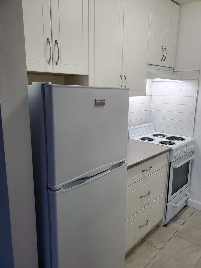 Building Photo - Renovated 1br + Flex