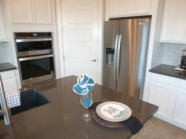 Building Photo - Three Bedroom, Single Story, in Gated Comm...