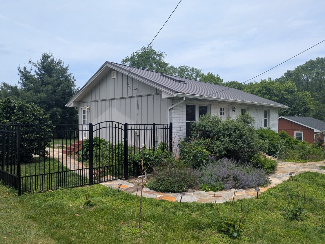 Primary Photo - 18 Fieldcrest Rd
