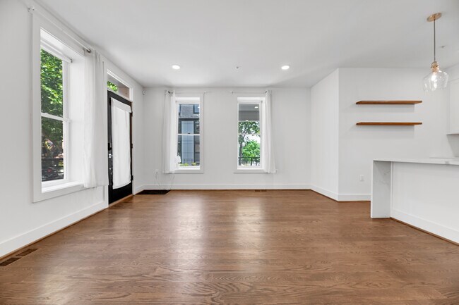 Foto del edificio - 1006 Monroe St NW