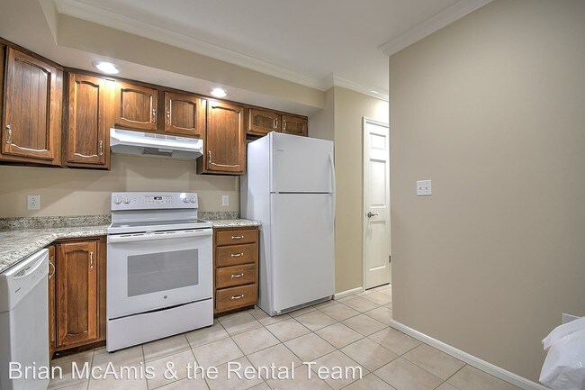 Building Photo - 2 br, 2 bath House - 1900 W. Manor Court #C
