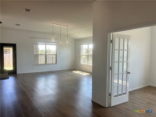 Building Photo - 1203 Kiskadee Branch Dr