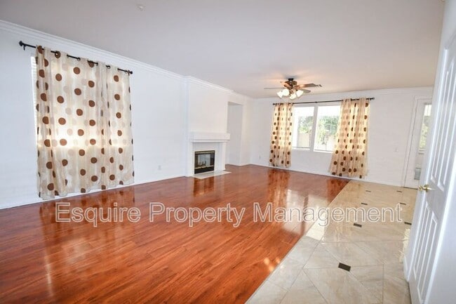 Building Photo - 512 Bolsa Way