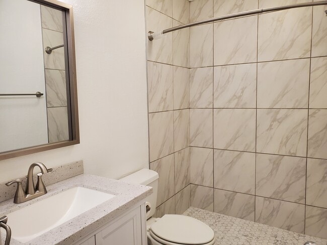 Building Photo - 413 Mananai Pl