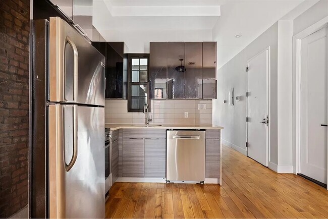 Foto del edificio - 86 Lewis Ave
