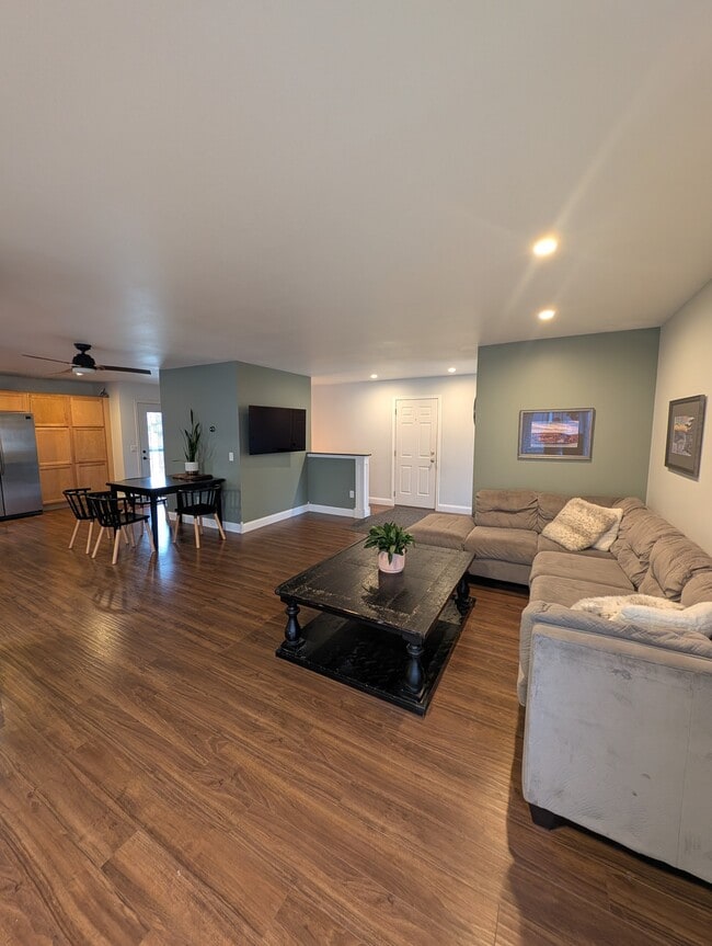 Building Photo - 518 Lexington Dr