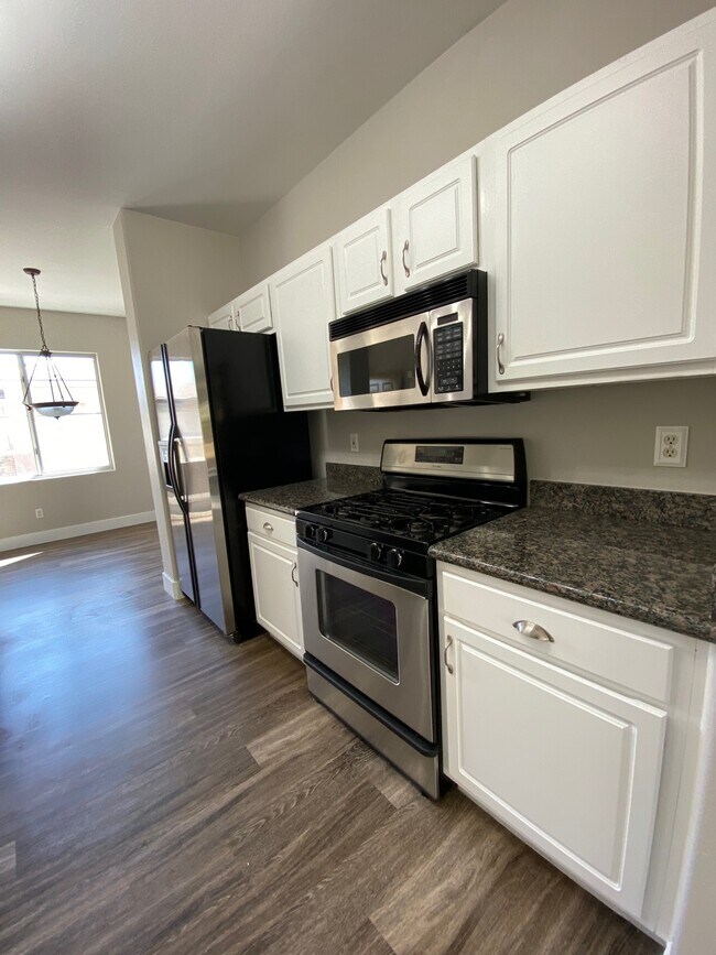 Building Photo - 721 Peachy Canyon Cir