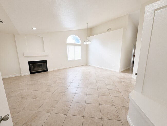 Foto del edificio - 13654 Opal Cir