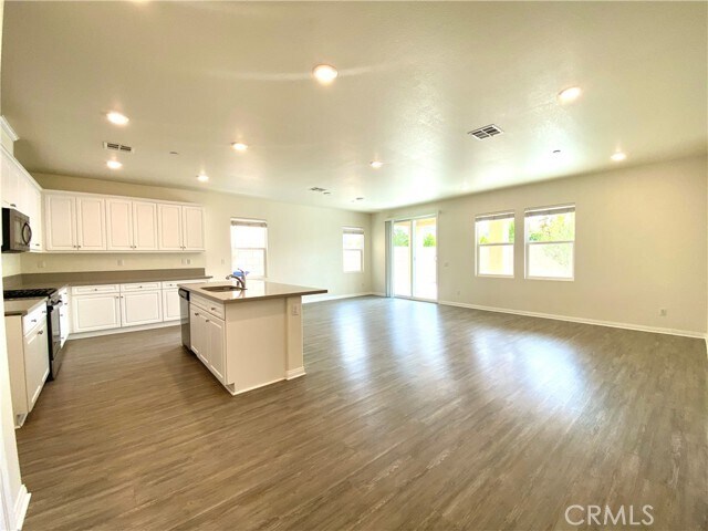 Foto del edificio - 4733 Rogers Way