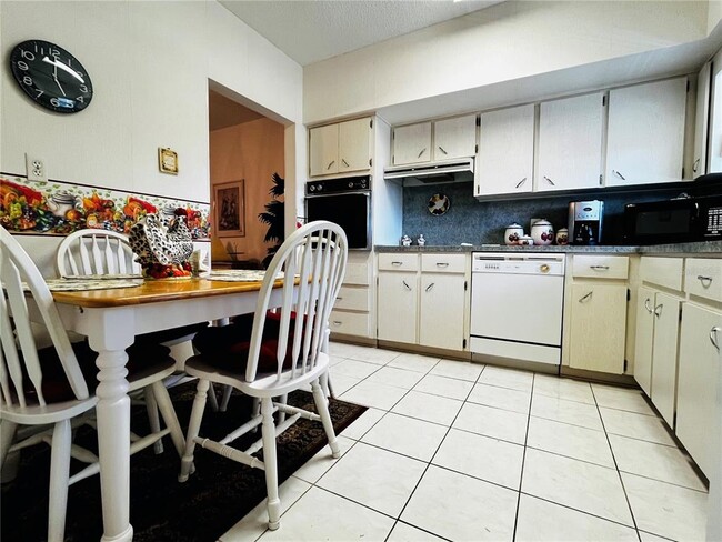 Building Photo - 2340 Grecian Way